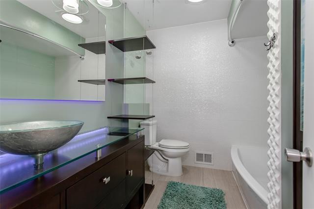 Building Photo - 7475 Brentcove Cir