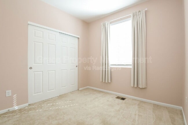 Building Photo - 9681 Truckee St