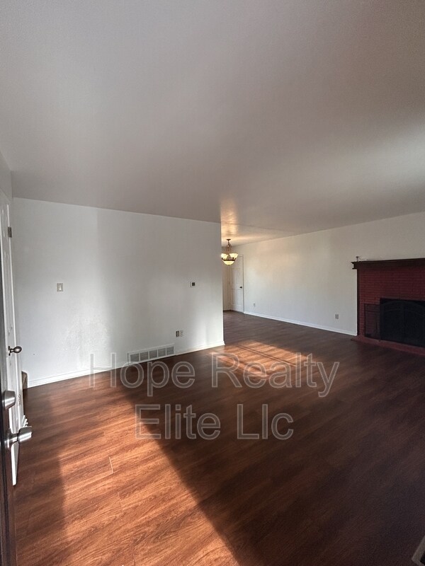 Building Photo - 1106 Querida Dr