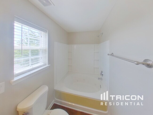 Building Photo - 820 Chickamauga Dr