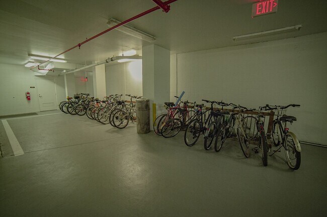 Building Photo - Luxury Seasonal or Annual Rental in the Prestigious Grand Bay Community – Longboat Key