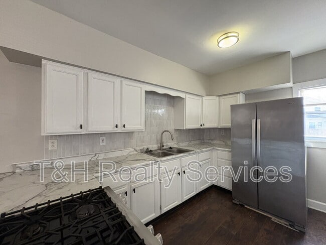 Building Photo - 2925 N Delaware St