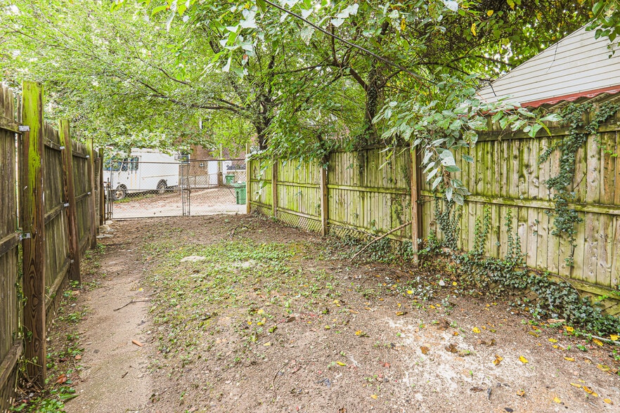 Backyard - 2841 Round Rd