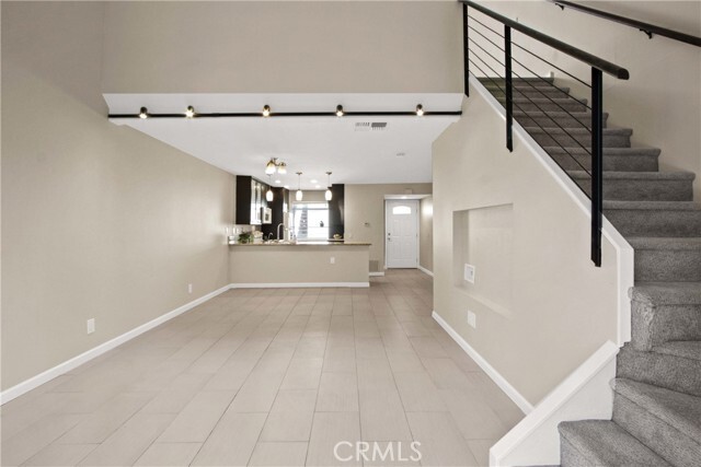 Building Photo - 75 Lakepines