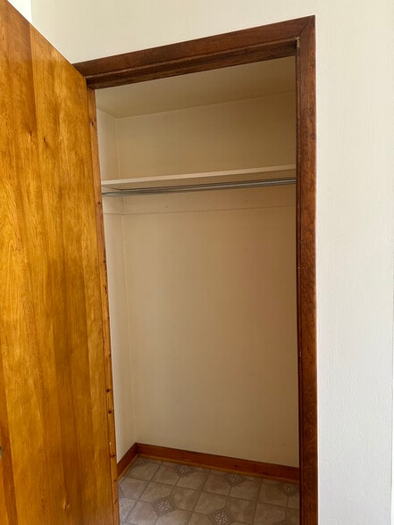 Building Photo - 10 Oakland Sq