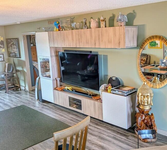 Building Photo - 2238 N Cypress Bend Dr