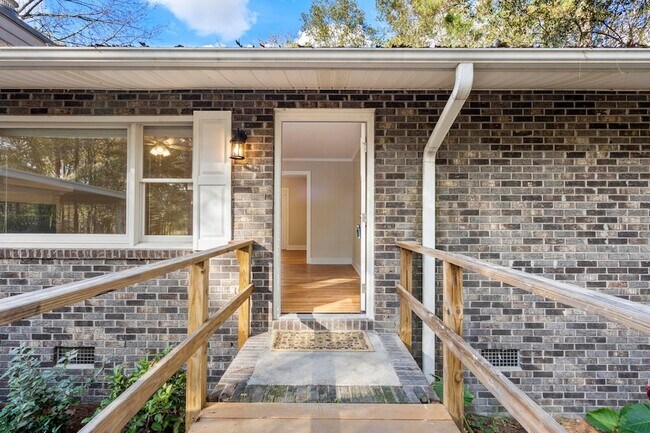 Building Photo - 298 Summerset Ln