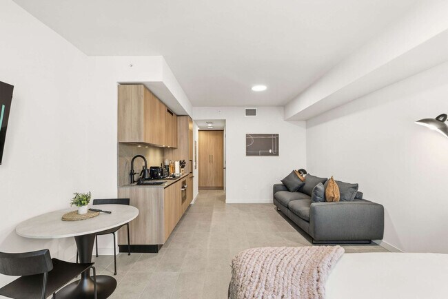 Building Photo - 121 NE 5th St