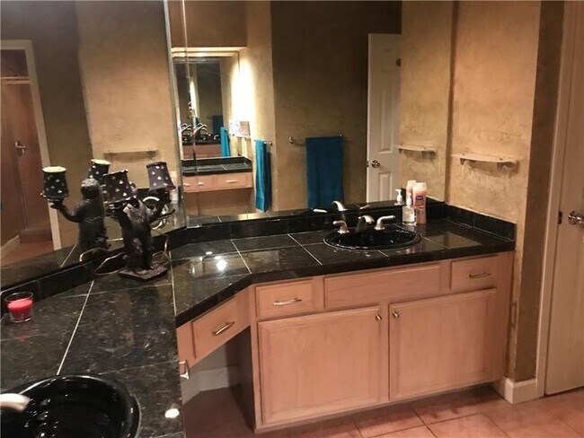 Building Photo - 3777 Peachtree Rd NE