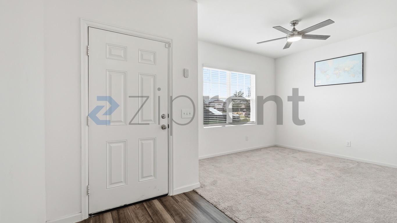 Building Photo - Unit