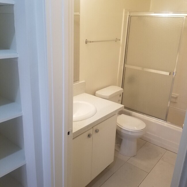 Bathroom Quartz Counters - 1718 Federal Ave