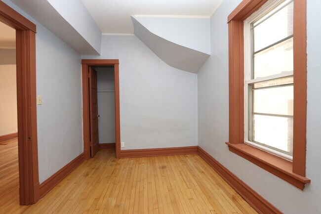 Building Photo - 2513 N Lowell Ave