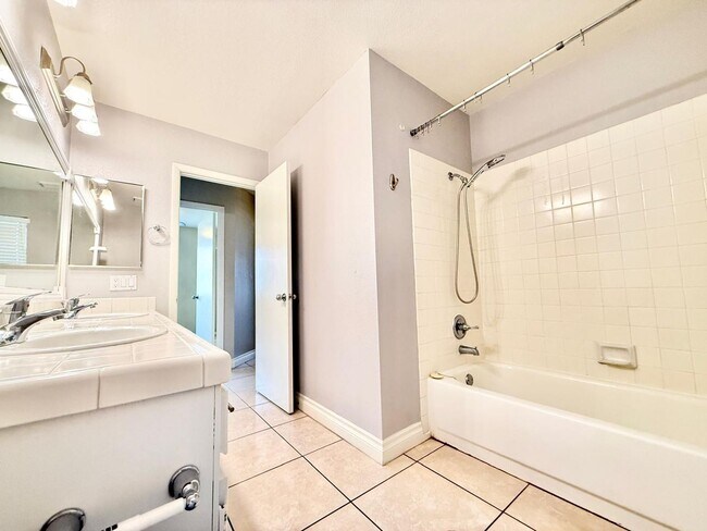 Building Photo - Amazing Peccole Ranch Home 4 beds & Pool