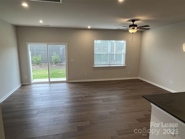 Building Photo - 3159 Hutton Gdns Ln