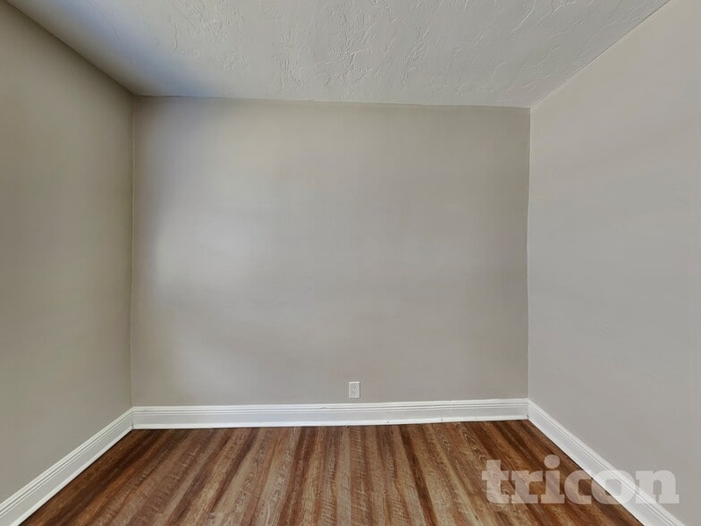 Building Photo - 3909 W Wallace Ave