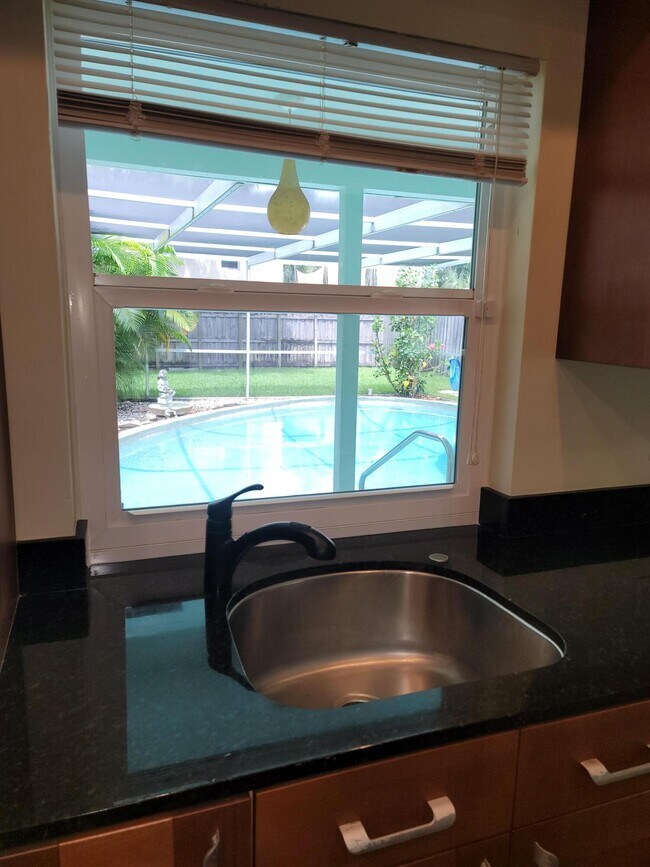 Building Photo - 1680 NE 34th Lane B Oakland Park Fl 33334