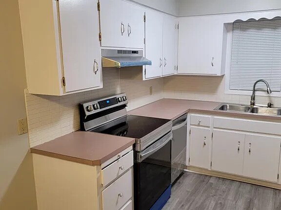 Building Photo - 6587 Beverly Dr