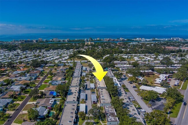 Building Photo - 13827 Mission Oaks Blvd