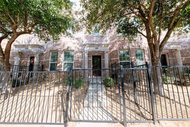 Primary Photo - 2500 Rockbrook Dr