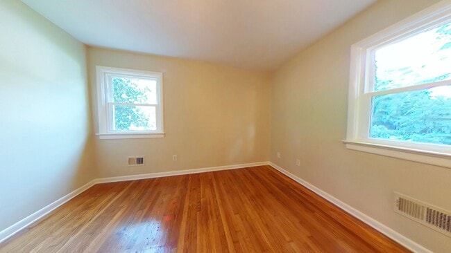 Building Photo - 3 Bedroom 1.5 Bathroom Single Family Home ...