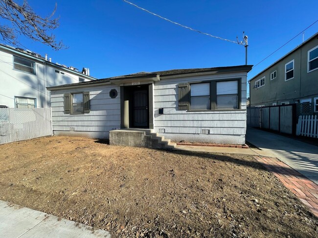 Building Photo - Vintage 2BR/1BA Single-Family Home, Large ...