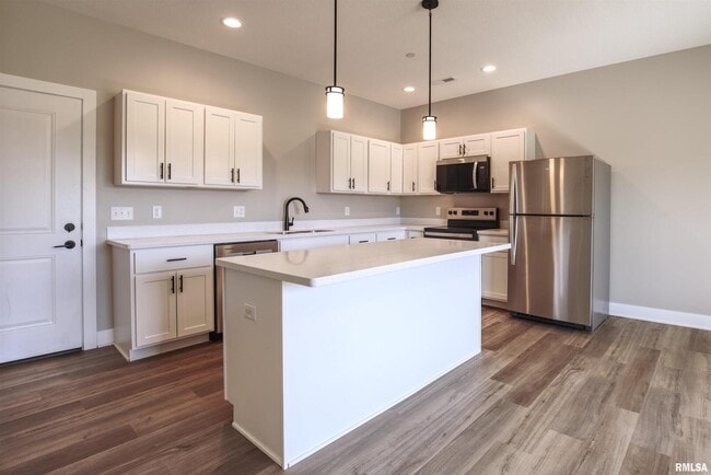 Building Photo - 1006 S 4th St