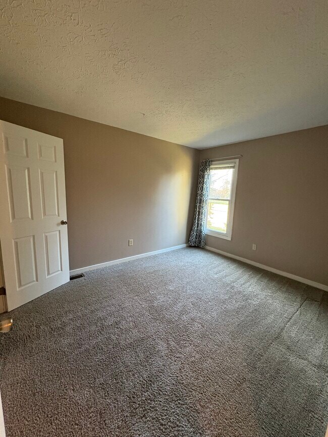 Building Photo - 331 St Andrews Dr