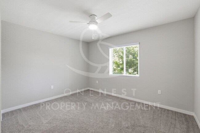 Building Photo - Practically Brand new | 3 bedroom 2.5 bathroom + loft