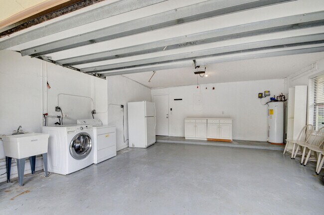 Building Photo - 12212 Sag Harbor Ct