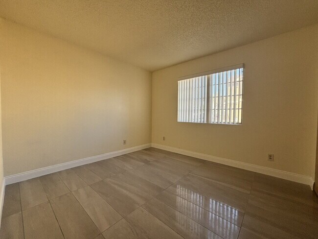 Building Photo - Downstairs 2BR/1BA—recently updated with n...