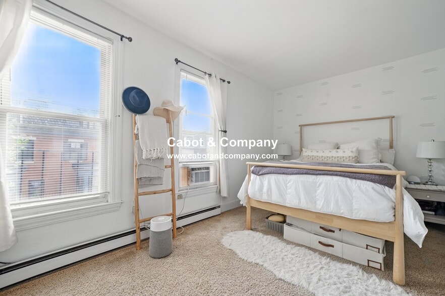 Building Photo - 104 Appleton St