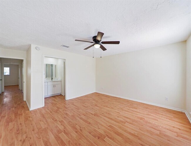 Building Photo - 14006 Briarworth Dr