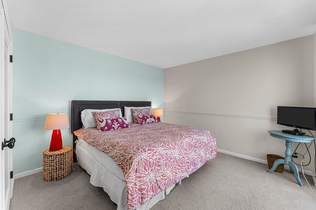 Building Photo - 5420 N Ocean Dr