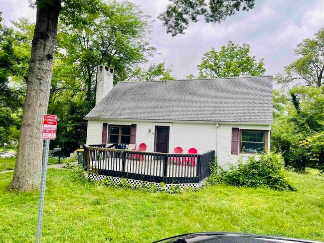 Primary Photo - 417 S Swain Ave