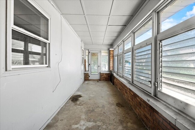 Building Photo - 1375 E Minnesota St