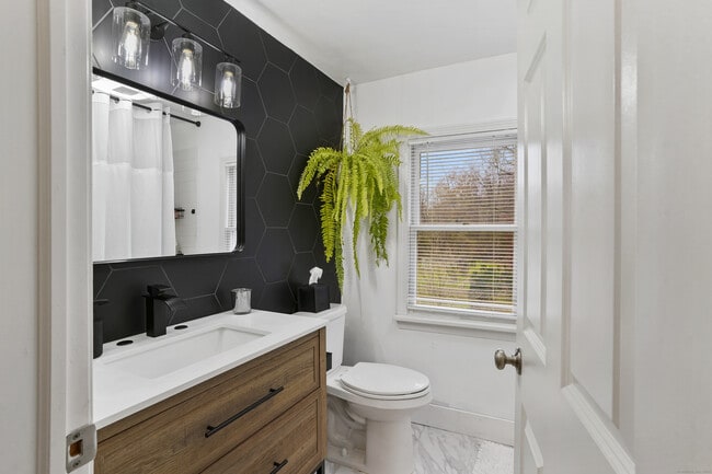 Building Photo - 253 Porter Ave