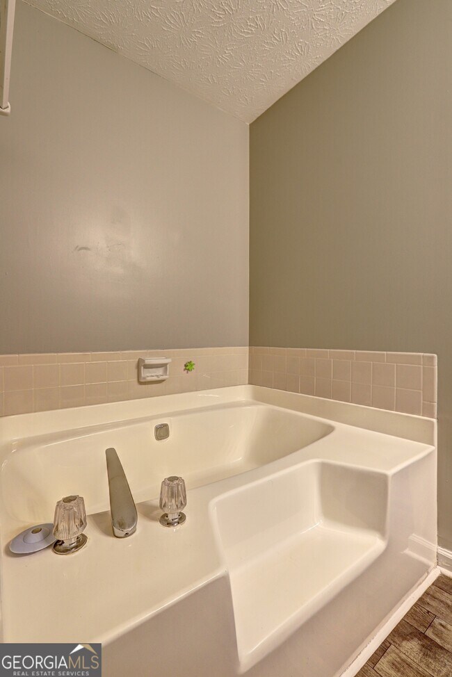 Building Photo - 604 Cloudland Dr