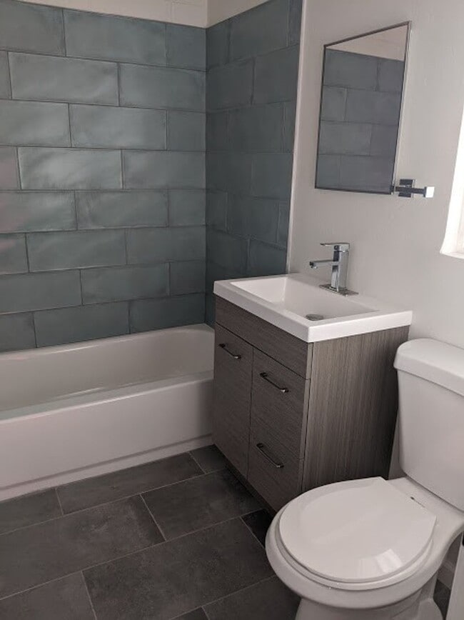 Building Photo - 2762 N Forgeus Ave