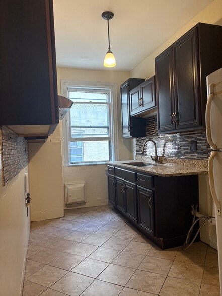 Building Photo - 54 E Clifford Pl