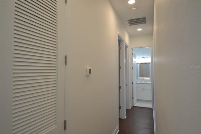 Building Photo - 5732 Biscayne Ct