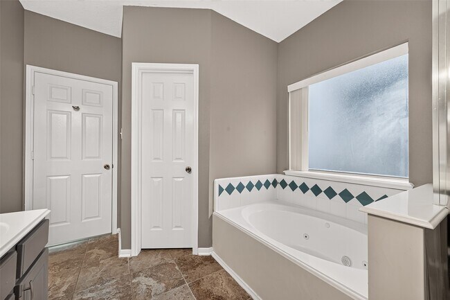 Building Photo - 14402 Barker Pelican Ct