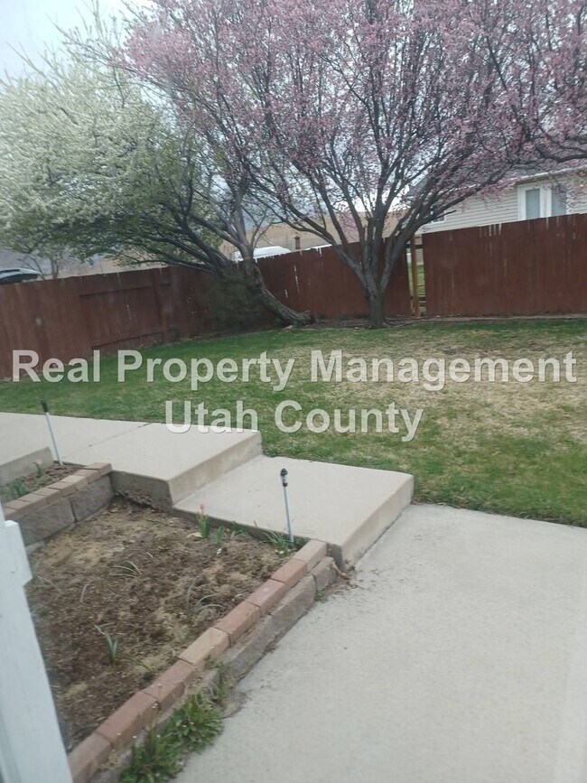 Building Photo - 5 Bedroom Home in Orem