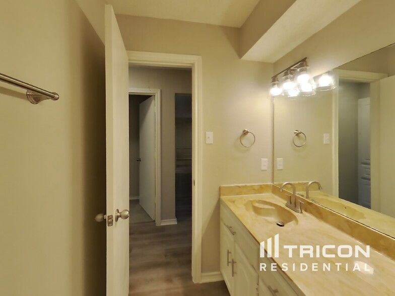 Building Photo - 622 Stoneybrook Dr