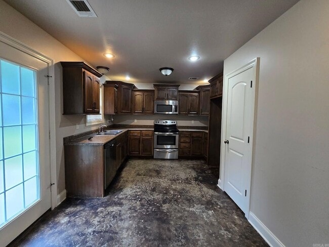 Building Photo - 203 N Bernis St