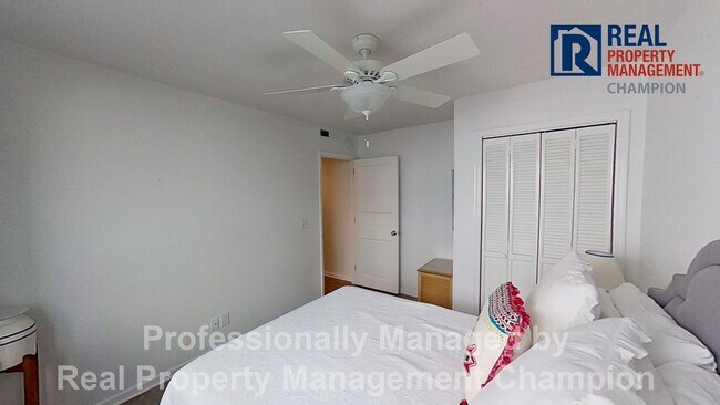 Building Photo - 120 S Lumina Ave