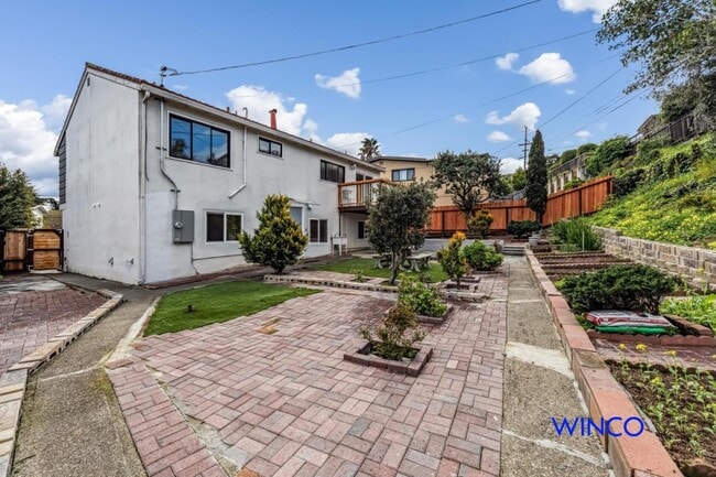 Building Photo - 372 Avalon Dr