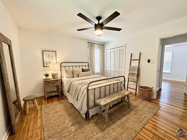 Building Photo - 214 Meadowridge Dr