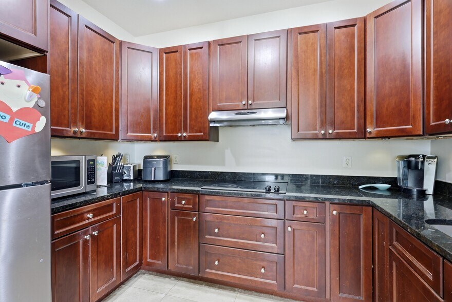 Building Photo - 6652 7th Avenue Cir W