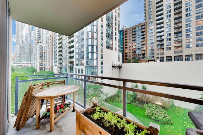 Building Photo - 201 N Westshore Dr