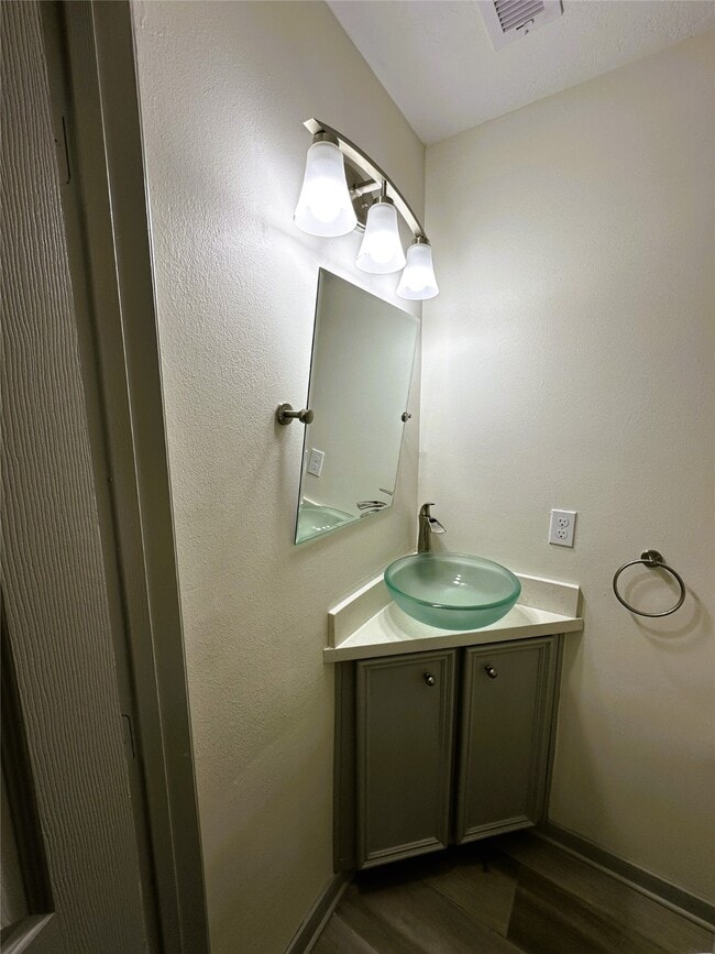 Building Photo - 5111 Maple St